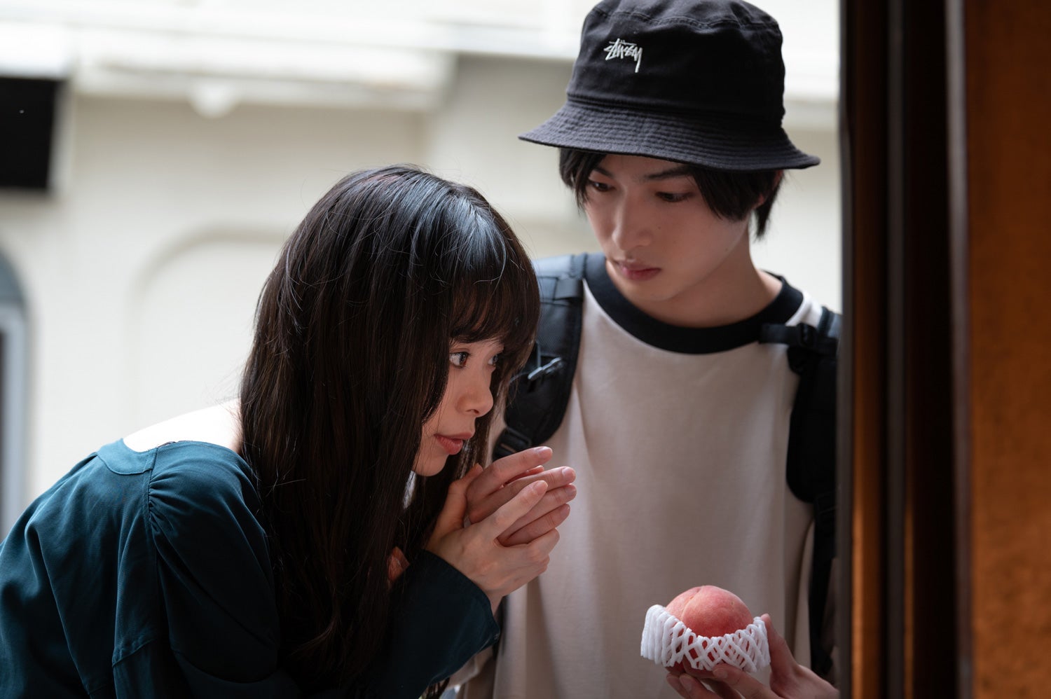 趣里、曽田陵介／「サワコ～それは、果てなき復讐」第2話より（C）BS-TBS