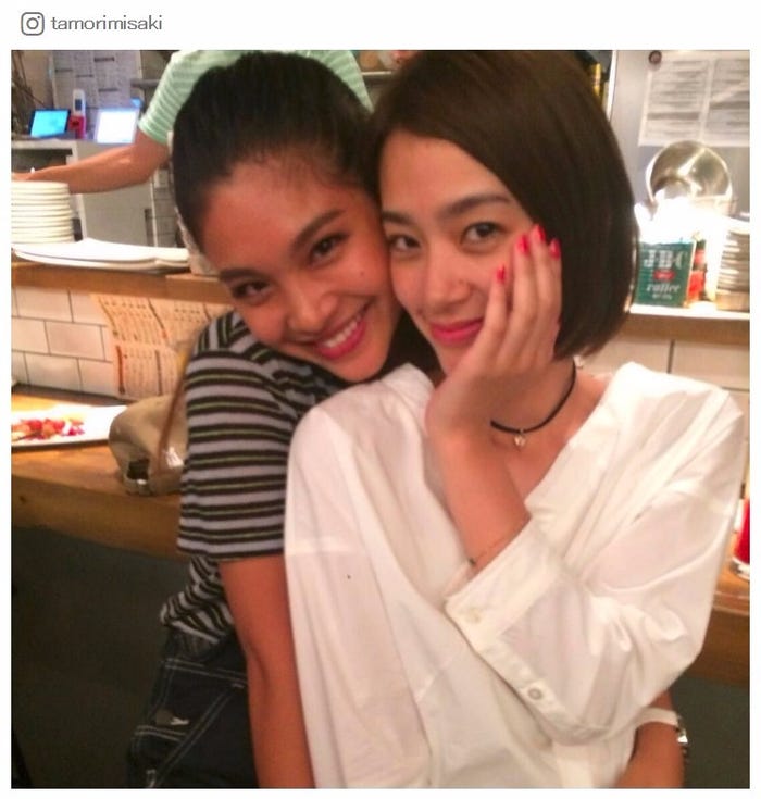 イメチェン前の美咲(右)&マーサ/田森美咲Instagramより