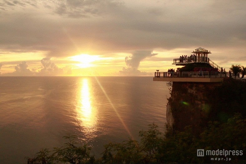 カップル旅定番の絶景スポットへ（C)NTV