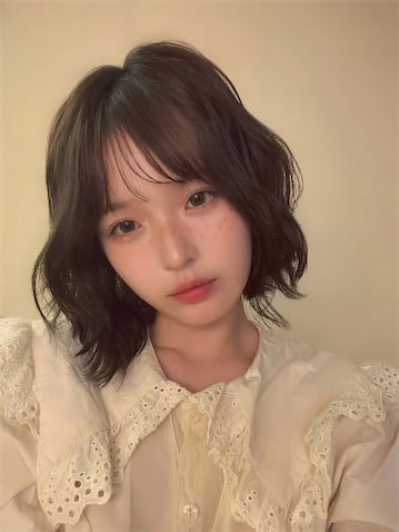 豊嶋花、ショートボブ×そばかす風メイクのセルフィー公開「大正解」「可愛すぎる」