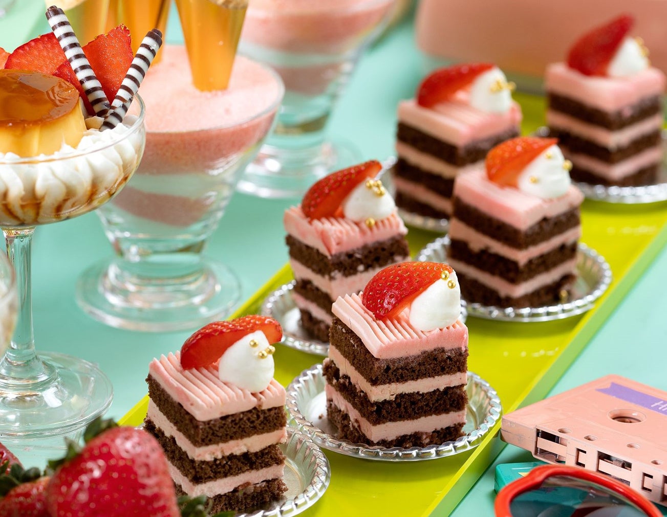 ’80s レトロ・ストロベリー ／画像提供：ヒルトン福岡シーホーク