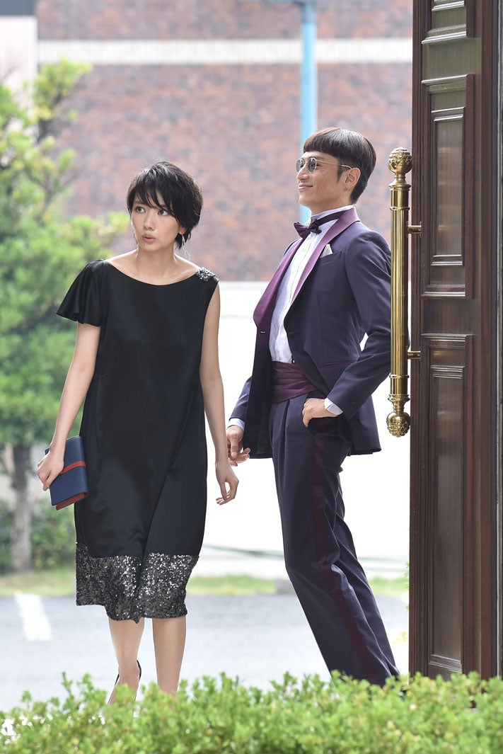 波瑠・伊勢谷友介／「サバイバル・ウェディング」第3話より（C）日本テレビ