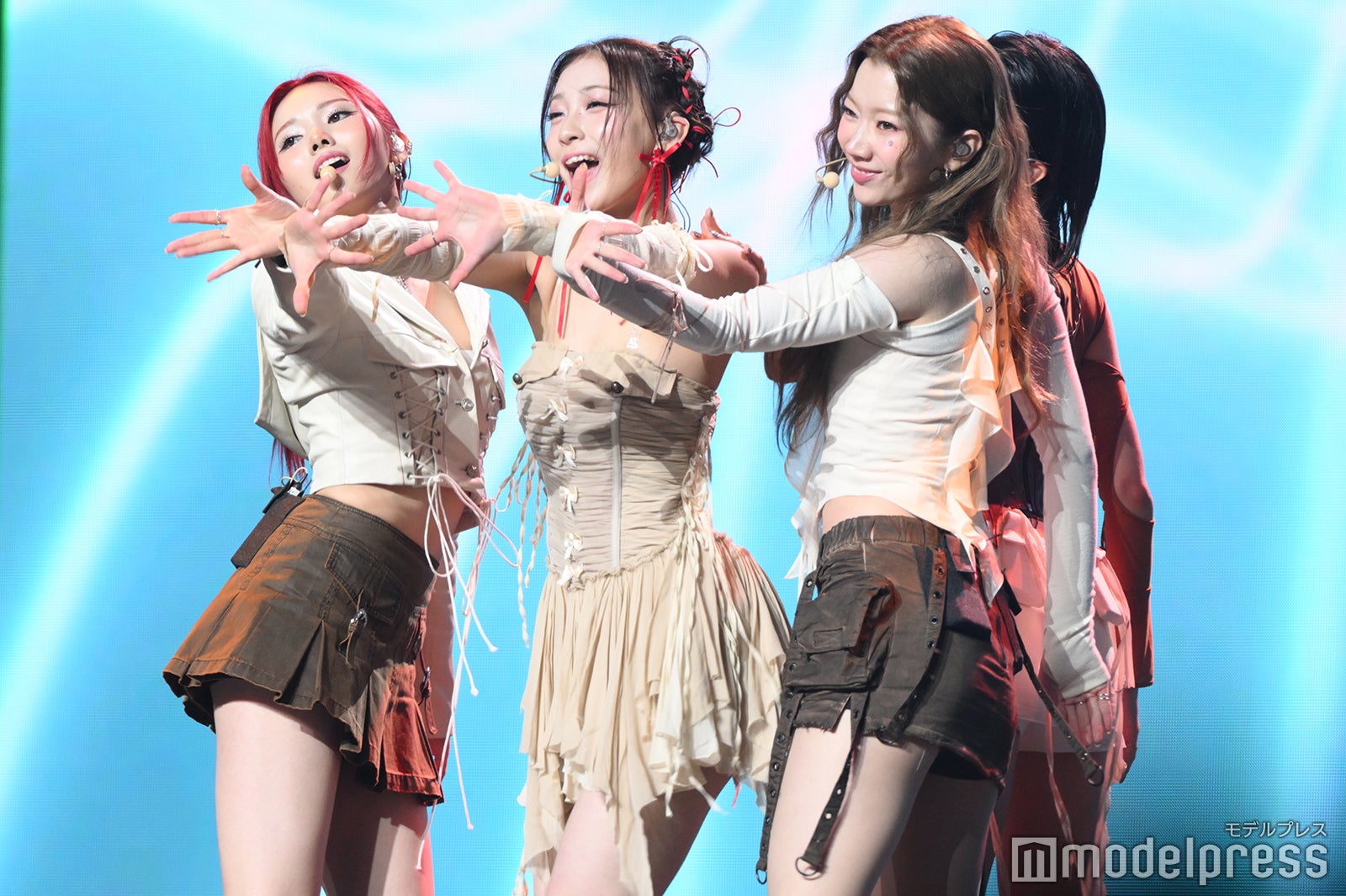 IS:SUE（C）モデルプレス