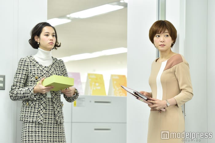 水原希子、上野樹里「家族ノカタチ」第2話より/画像提供:TBS