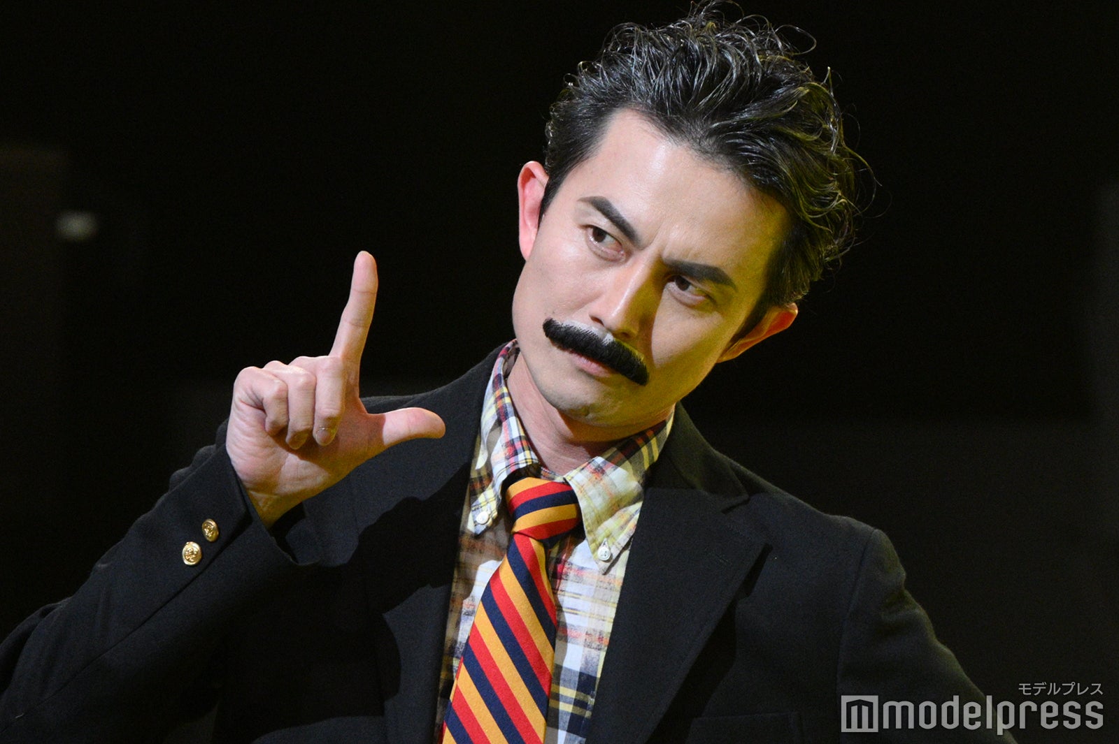 「ラヴィット！」赤荻歩アナ＆南波雅俊アナ、付け髭・金髪ウィッグで印象ガラリ【TBS AKASAKA COLLECTION】