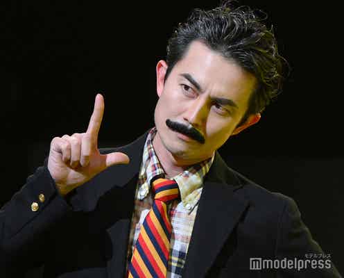 「ラヴィット!」赤荻歩アナ&南波雅俊アナ、付け髭・金髪ウィッグで印象ガラリ【TBS AKASAKA COLLECTION】