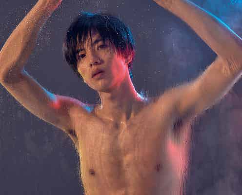 志尊淳、肉体美あらわな体当たりヌード「潤一」フォトブックで未公開ショット披露