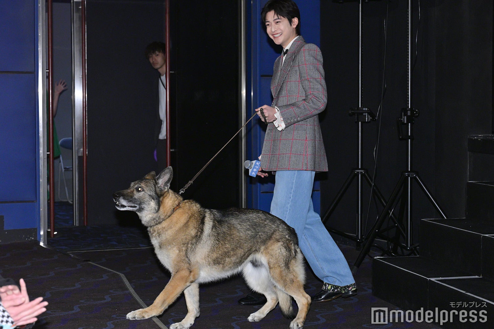 さくらとともに登場した高橋文哉（C）モデルプレス