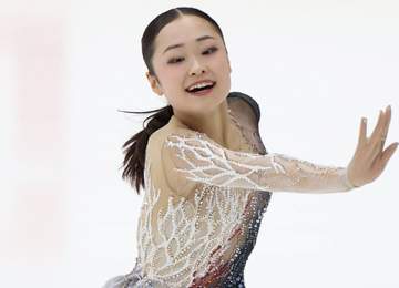 島田麻央がシニア国際大会デビューで圧巻V！トリプルアクセル＆4回転トーループ成功 ジャンプノーミス！渾身ガッツポーズに会場は大歓声