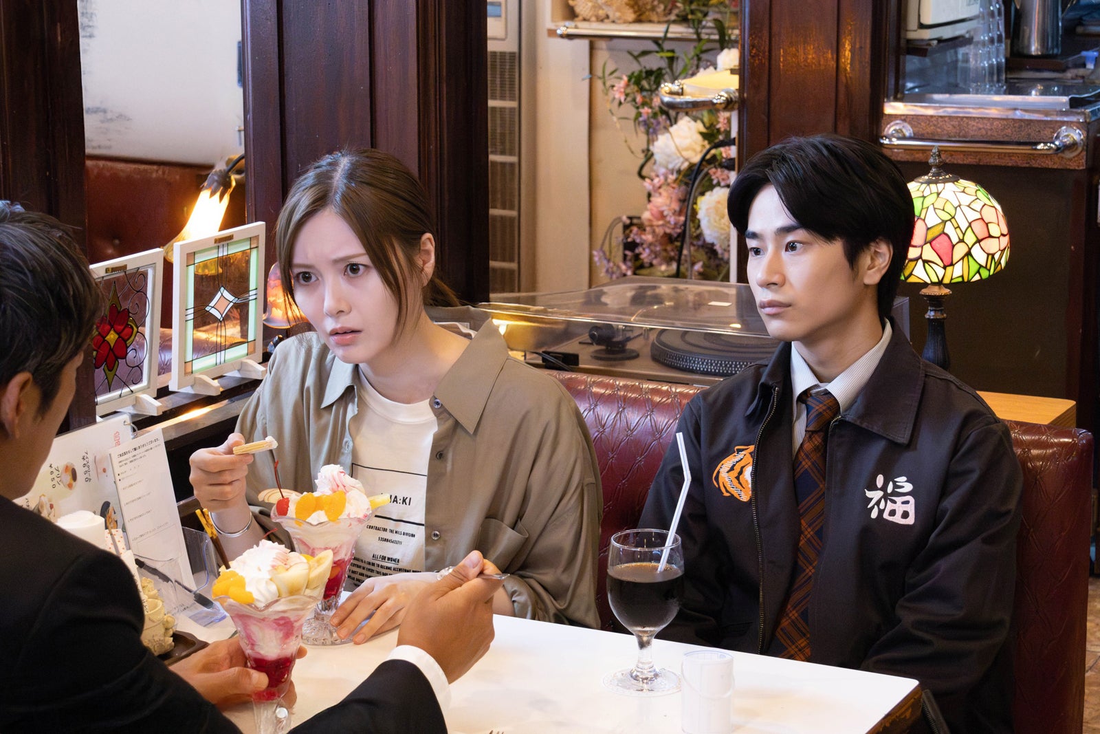 白石麻衣、前田旺志郎「オクラ〜迷宮入り事件捜査〜」第2話（C）フジテレビ