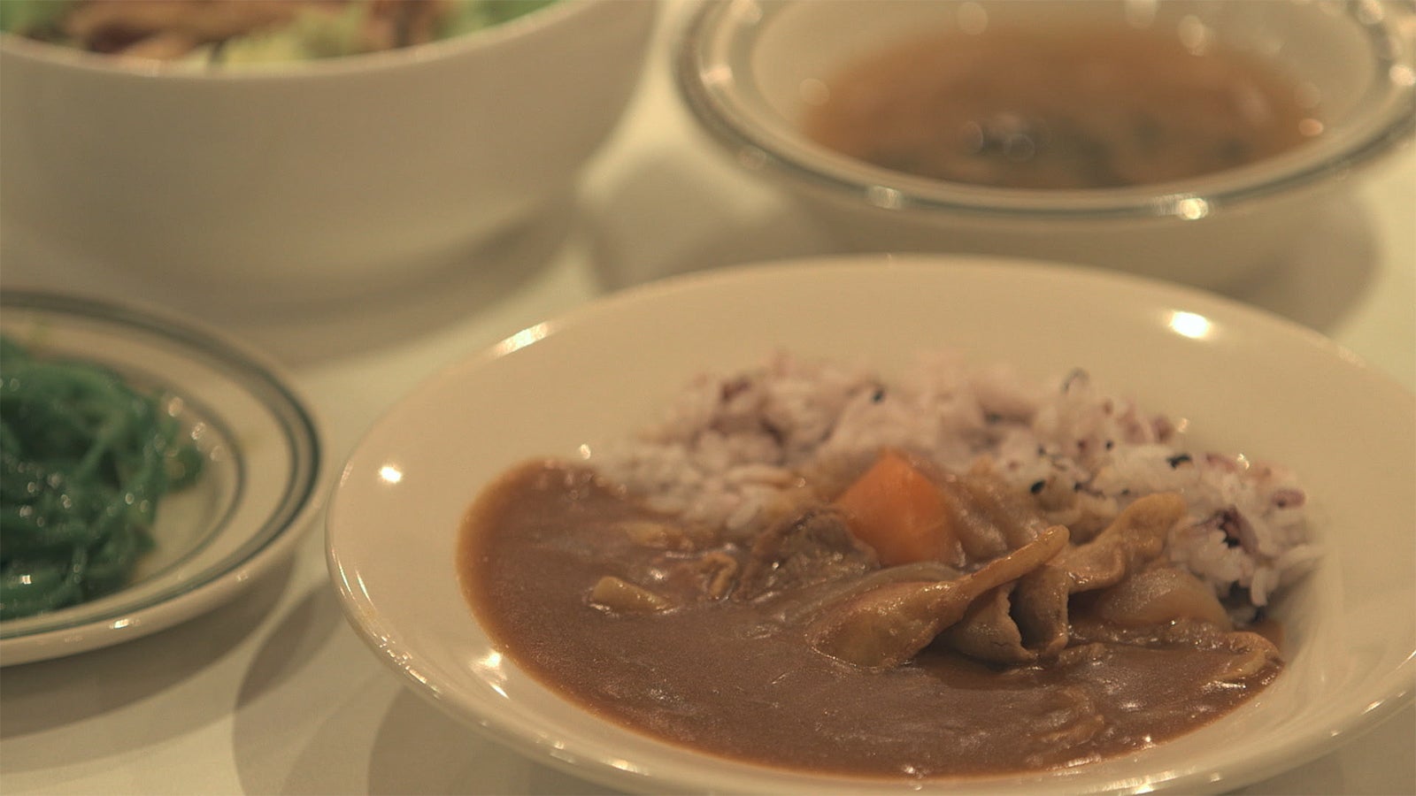 和田理生（休日課長）お手製のカレー「TERRACE HOUSE OPENING NEW DOORS」44th WEEK（C）フジテレビ／イースト・エンタテインメント