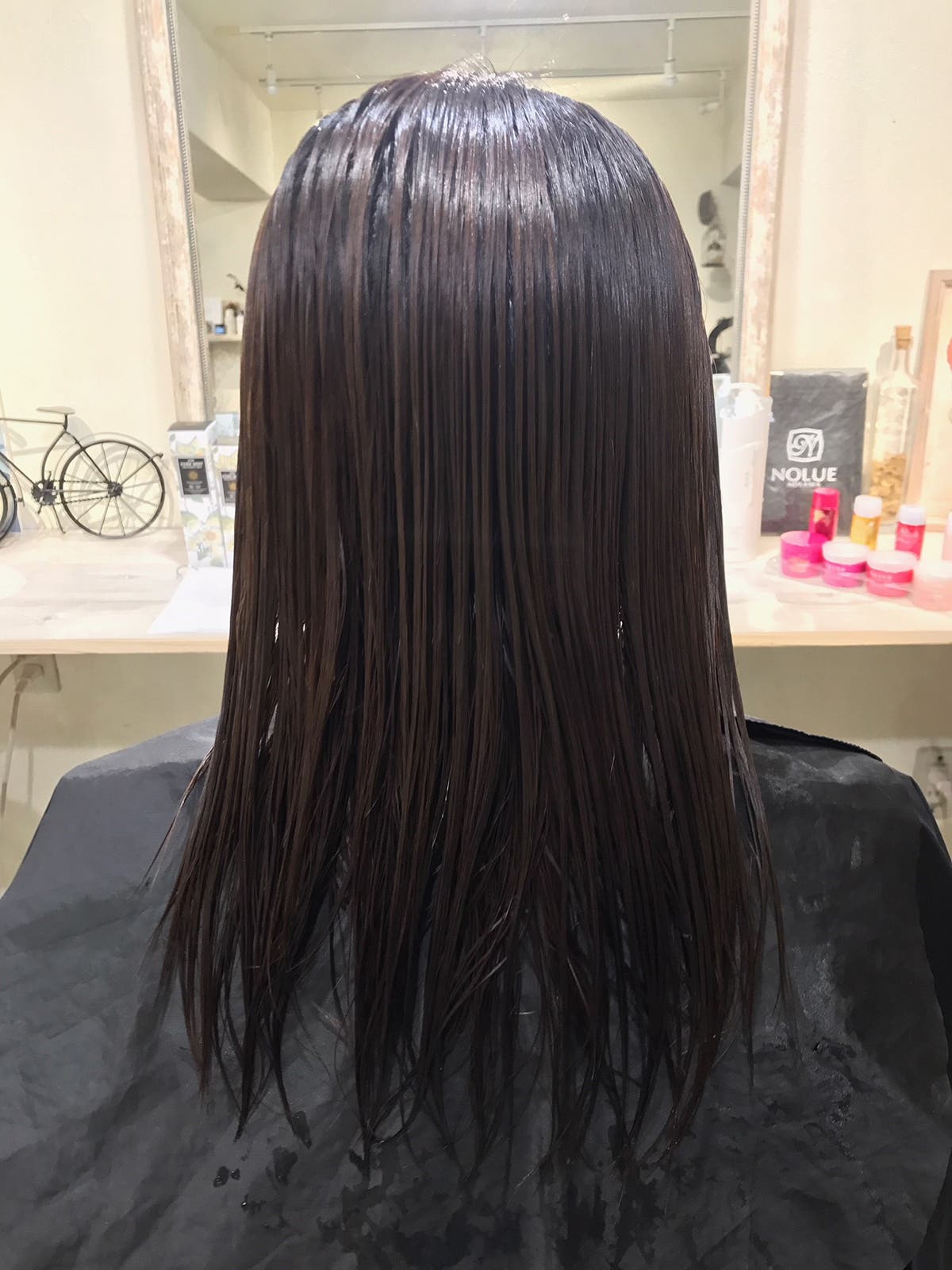 髪を傷めがちなストレートパーマ