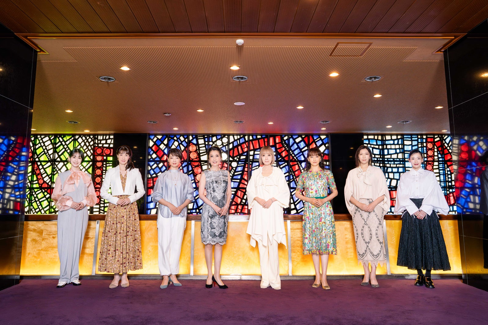 愛希れいか、春野寿美礼、朝海ひかる、一路真輝、涼風真世、花總まり、瀬奈じゅん、蘭乃はな／撮影：秋倉康介