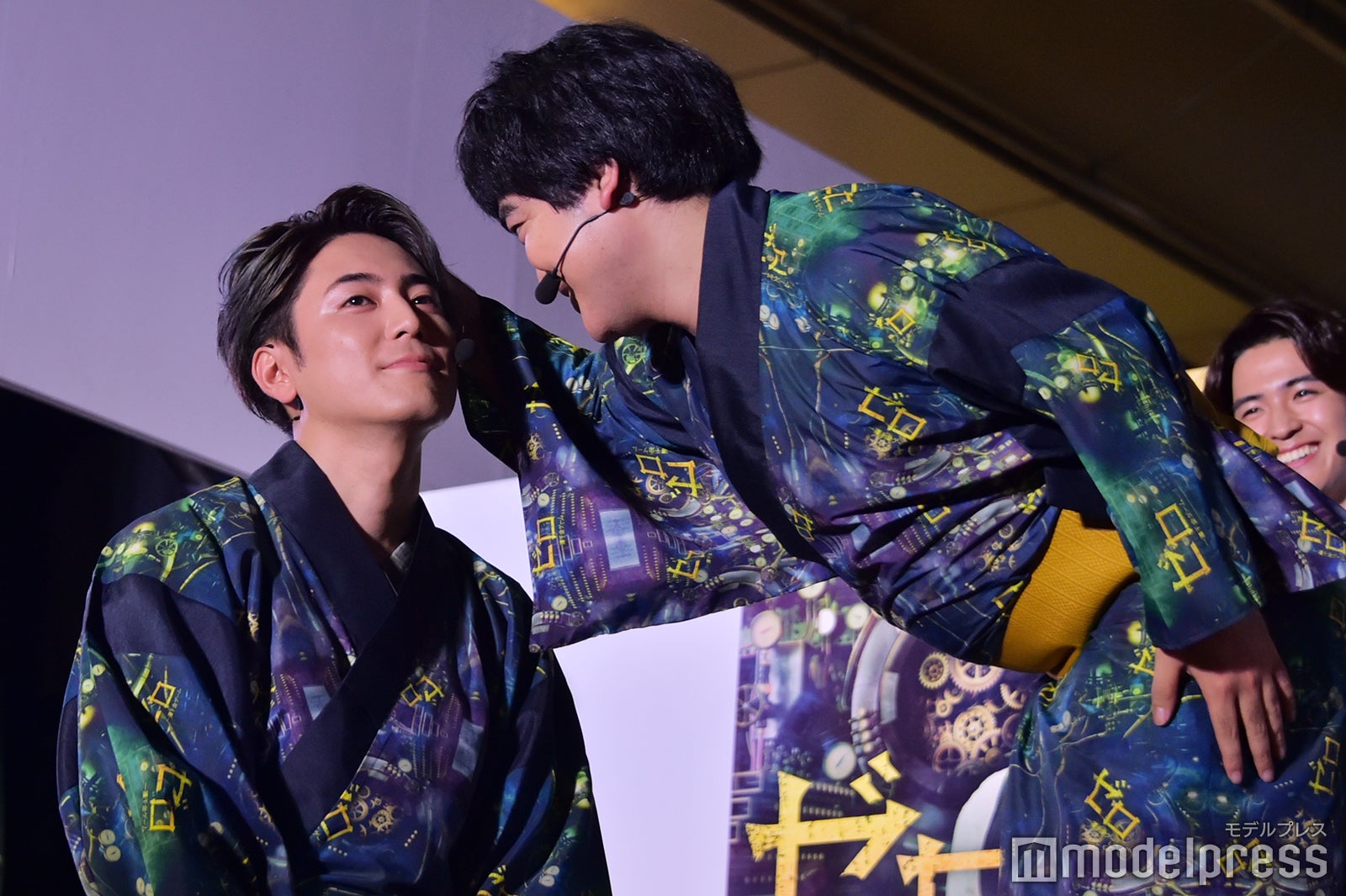 素直に応じる間宮祥太朗（C）モデルプレス