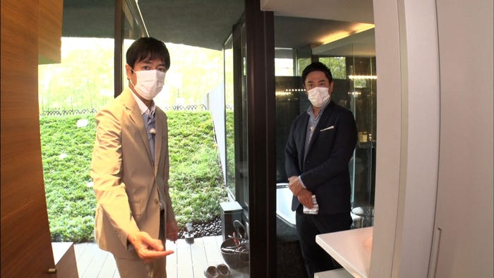 (左から)羽鳥慎一、辻岡義堂 (C)日本テレビ