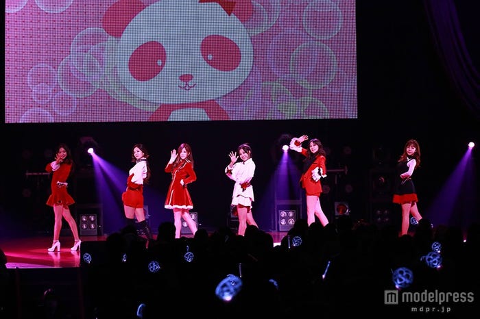 ライブの様子/(左から)ナウン・ボミ・チョロン・ウンジ・ハヨン・ナムジュ