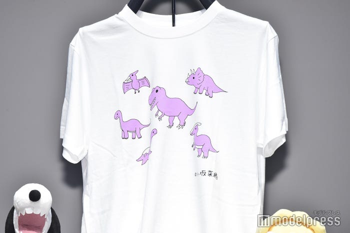 小坂菜緒描き下ろしの恐竜イラストTシャツ(C)モデルプレス