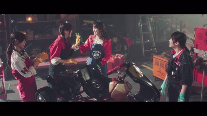 乃木坂46「意外BREAK」MVより(画像提供:ソニー・ミュージックレーベルズ)