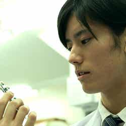 新メンバーとして加わった岩永徹也/「テラスハウス」2月22日放送回より(画像提供:フジテレビ)