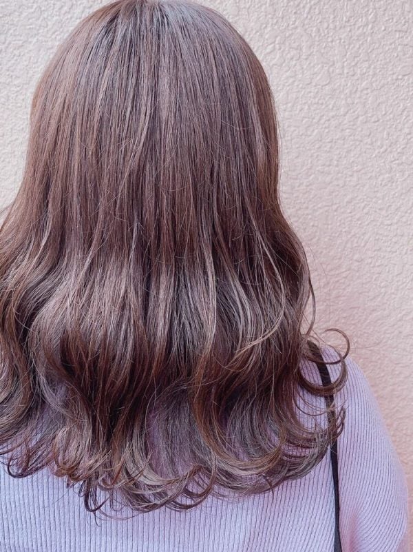 ブルベ夏 に似合う明るめの髪色って 垢抜けが叶うトレンドのヘアカラー モデルプレス