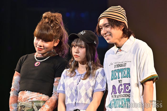 ウチら3姉妹(左がとうあ)(C)モデルプレス
