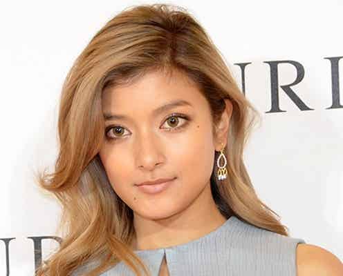 ローラ、10年間一度も同じコーディネートをしない理由 コンプレックスをバネに磨いた力