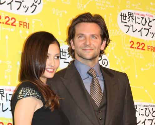 世界一セクシーな男ブラッドリー・クーパーが来日 舞台挨拶でファンと触れあい