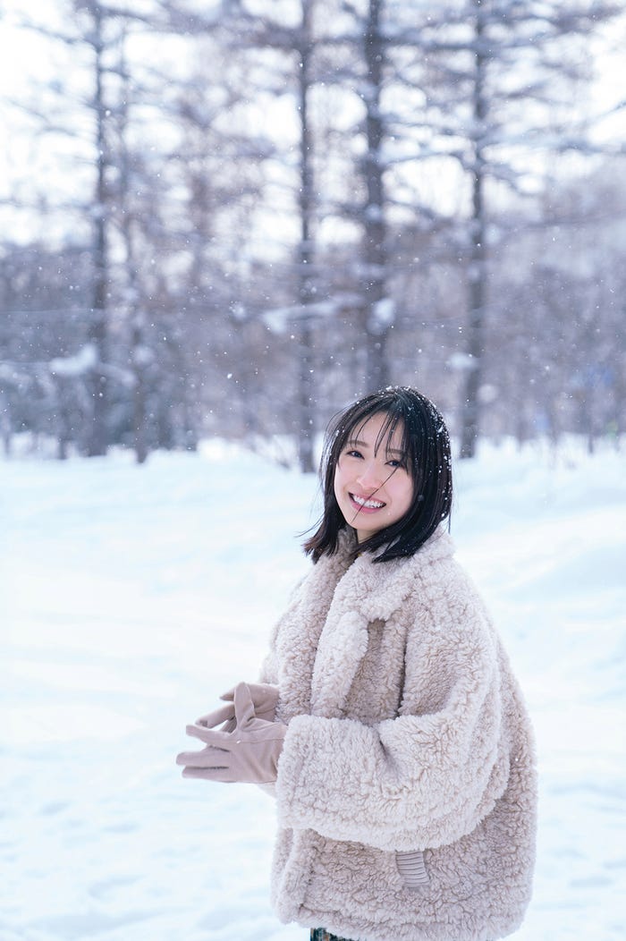 金村美玖1st写真集「羅針盤」通常版裏表紙/撮影:佐藤佑一(光文社刊)