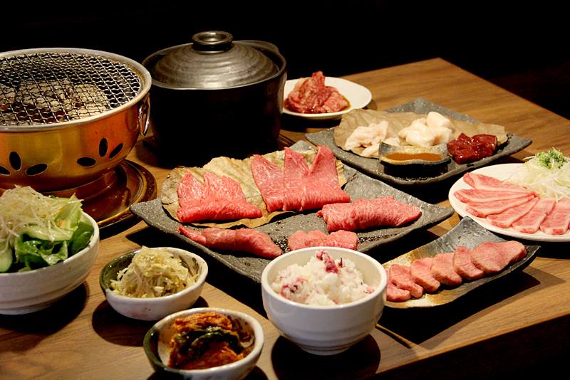 はじめからごはんを一緒に／画像提供：焼肉ホルモン 青一