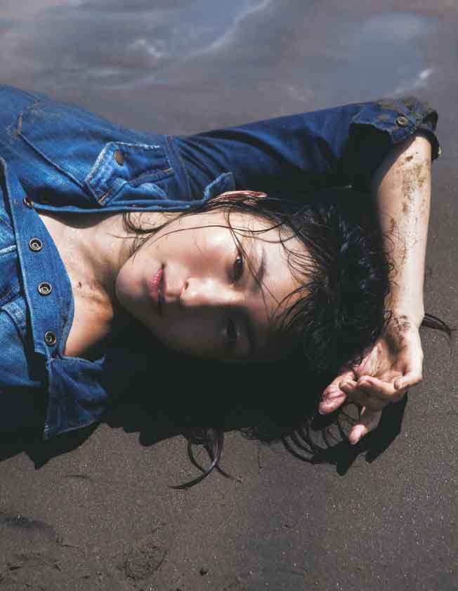 広末涼子／「FRaU」誌面カット（画像提供：講談社）