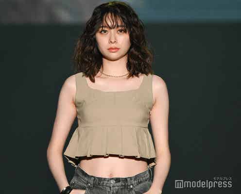 田鍋梨々花、美ウエスト&ほっそり二の腕魅せる クールな色気【TGC松山2024】