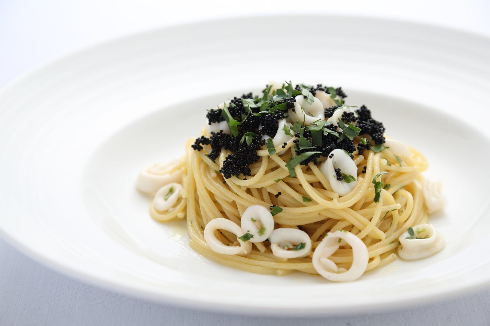 黒トビコとカラマリの漁師風あっさりスパゲティ ／画像提供：イデア