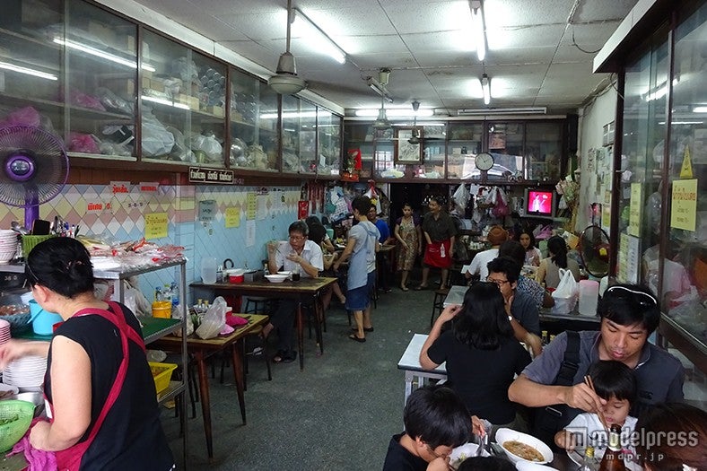 地元民でにぎわう「セーウ」店内
