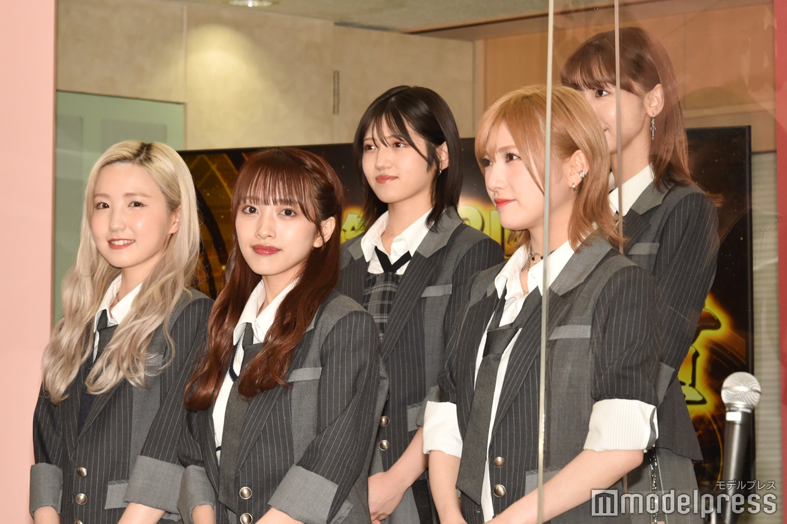 AKB48（後列）村山彩希、柏木由紀（前列本田仁美、向井地美音、岡田奈々 （C）モデルプレス