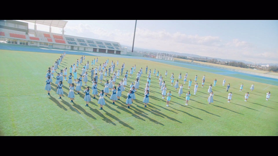 日向坂46「キュン」MVより（画像提供：ソニー・ミュージックレーベルズ）