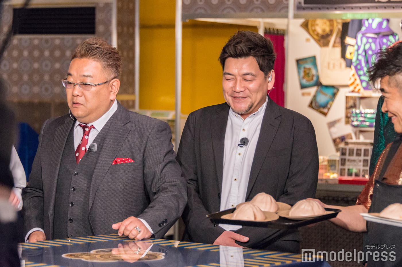 生放送中の様子 (C)モデルプレス