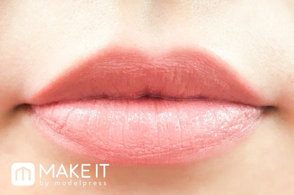 プランプピンク／メルティー リップセラム／205 コーラルハニー 使用 (C)メイクイット