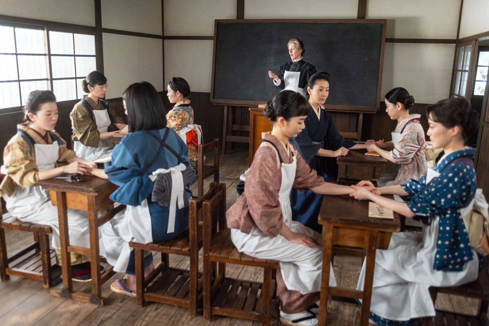 上坂樹里、見上愛ら「風、薫る」第29話（C）NHK