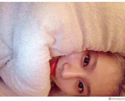 TWICEサナ、すっぴん披露?布団に包まるおやすみ写真にファン悶絶