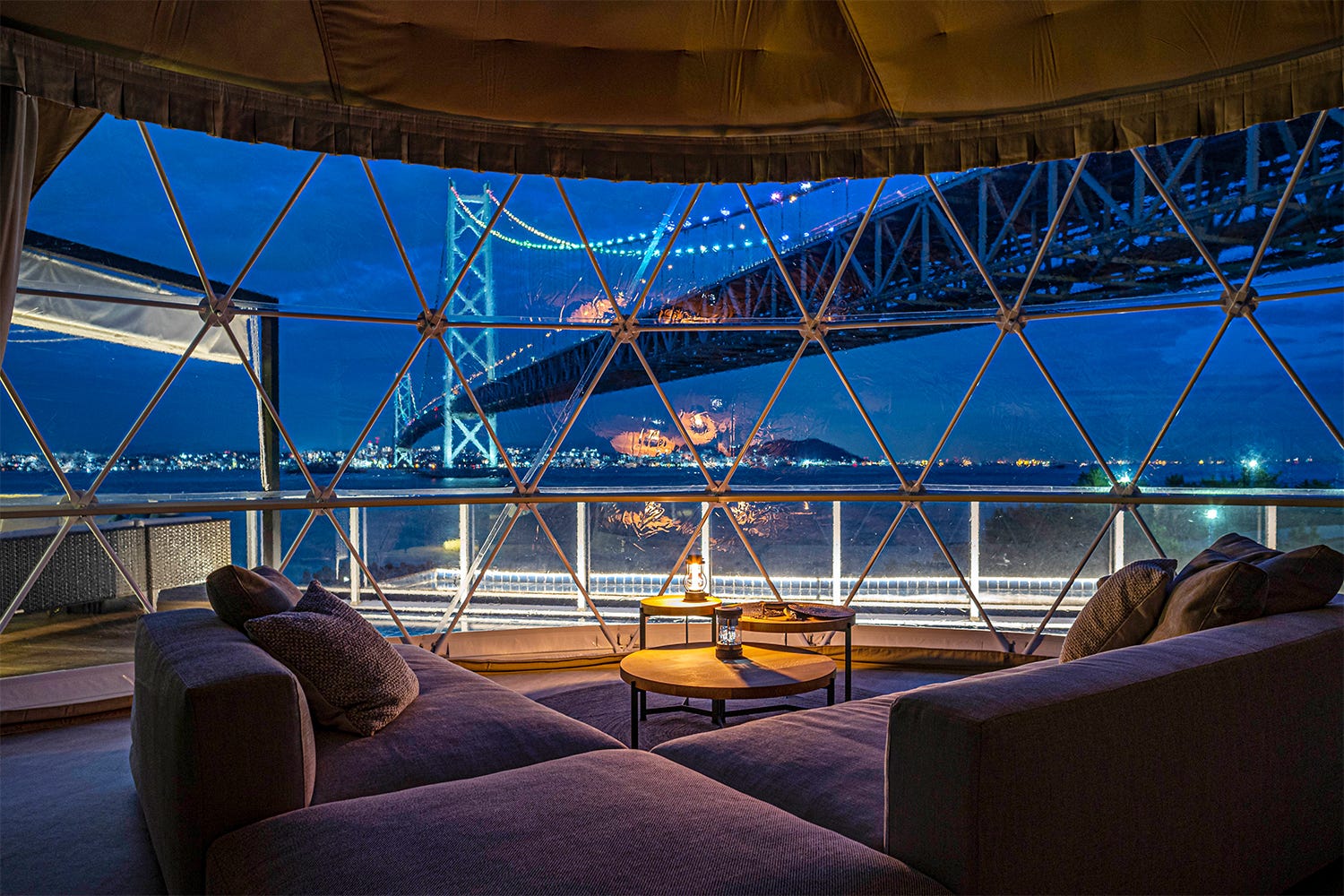 幻想的な夜景を独占!兵庫の“1日1組”ルーフトップグランピング「淡路島グランピングビーチヴィラ漣」