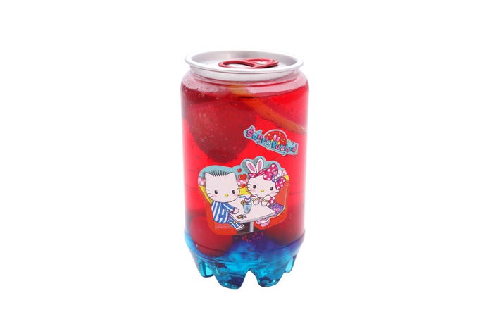 Red&Blueソーダ(ストロベリー味) 800円(C)2022 SANRIO CO.,LTD.TOKYO,JAPAN 著作 株式会社サンリオ