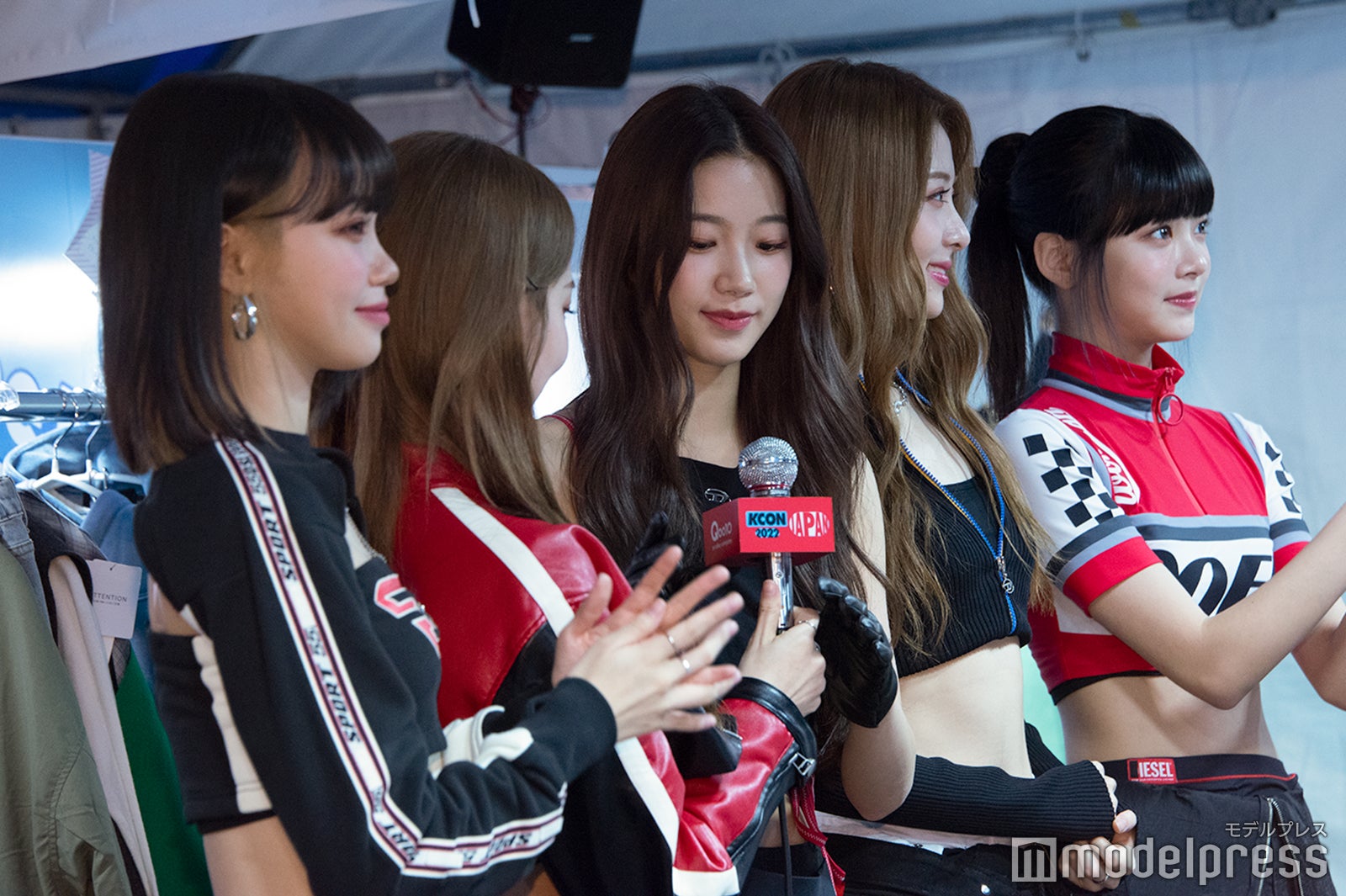 LE SSERAFIM／キム・チェウォン、宮脇咲良、カズハ、ホ・ユンジン、ホン・ウンチェ（C）モデルプレス