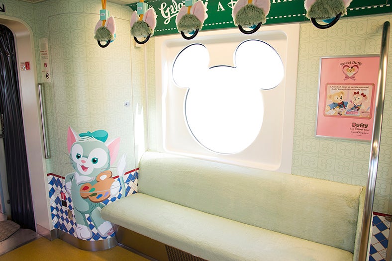 ジェラトーニ車内（C）Disney