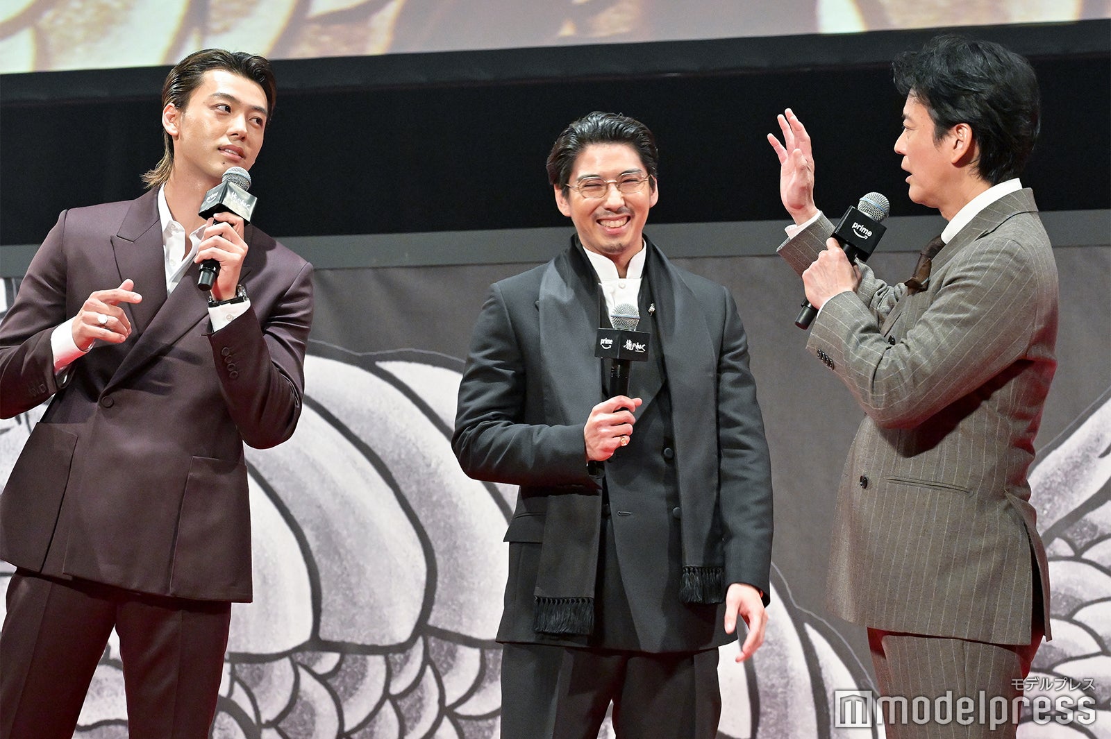 竹内涼真、賀来賢人、唐沢寿明（C）モデルプレス