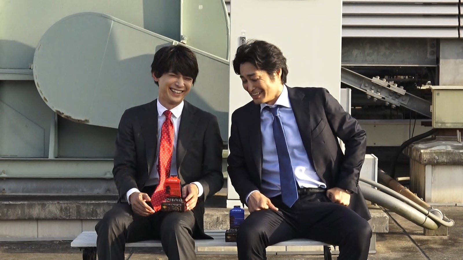 吉沢亮、安田顕／メイキングショット（提供写真） 