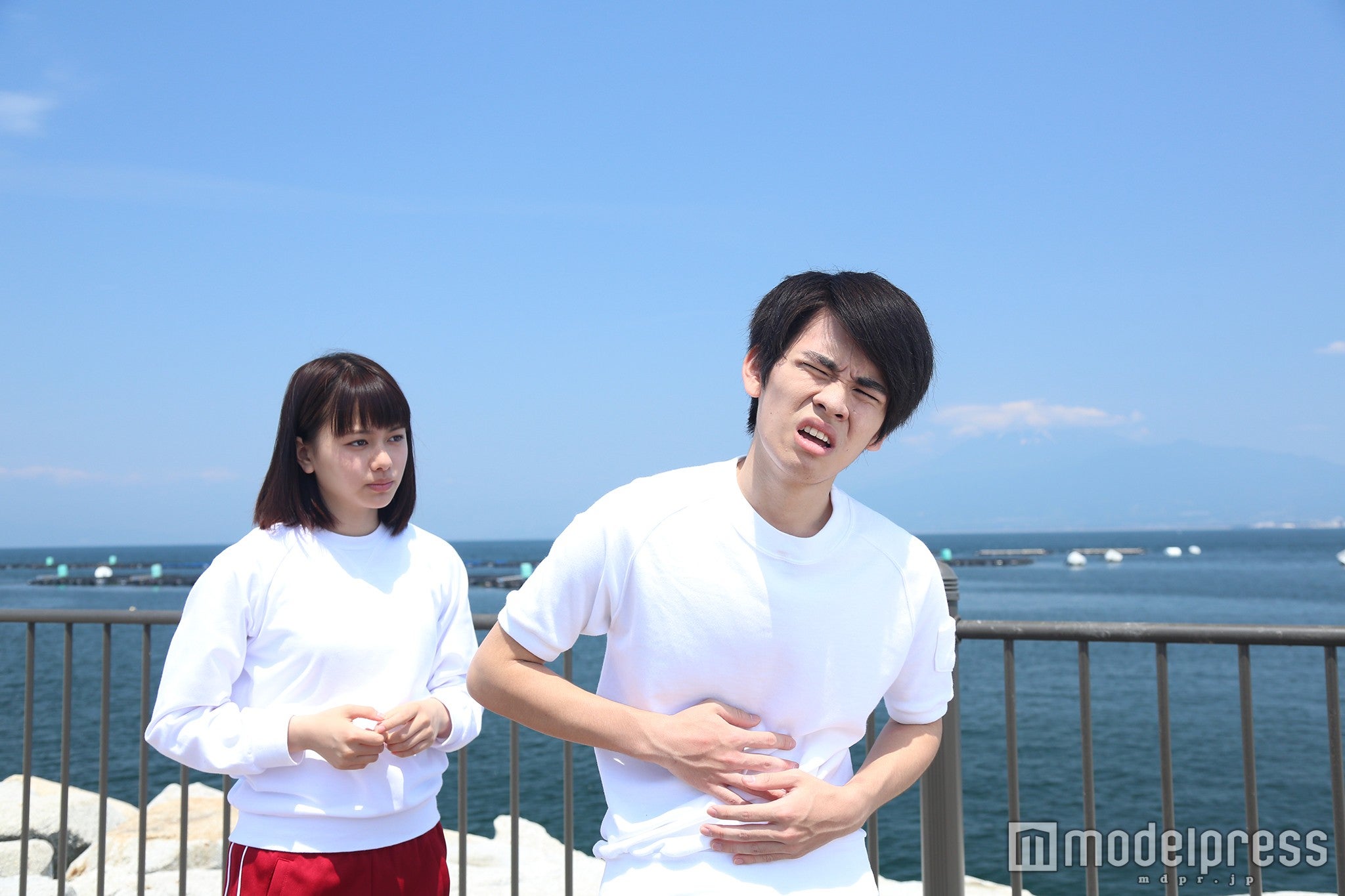 山本舞香・広田亮平／映画「桜ノ雨」より（C）2015 halyosy、藤田遼、雨宮ひとみ、スタジオ・ハードデラックス／PHP研究所／『桜ノ雨』製作委員会