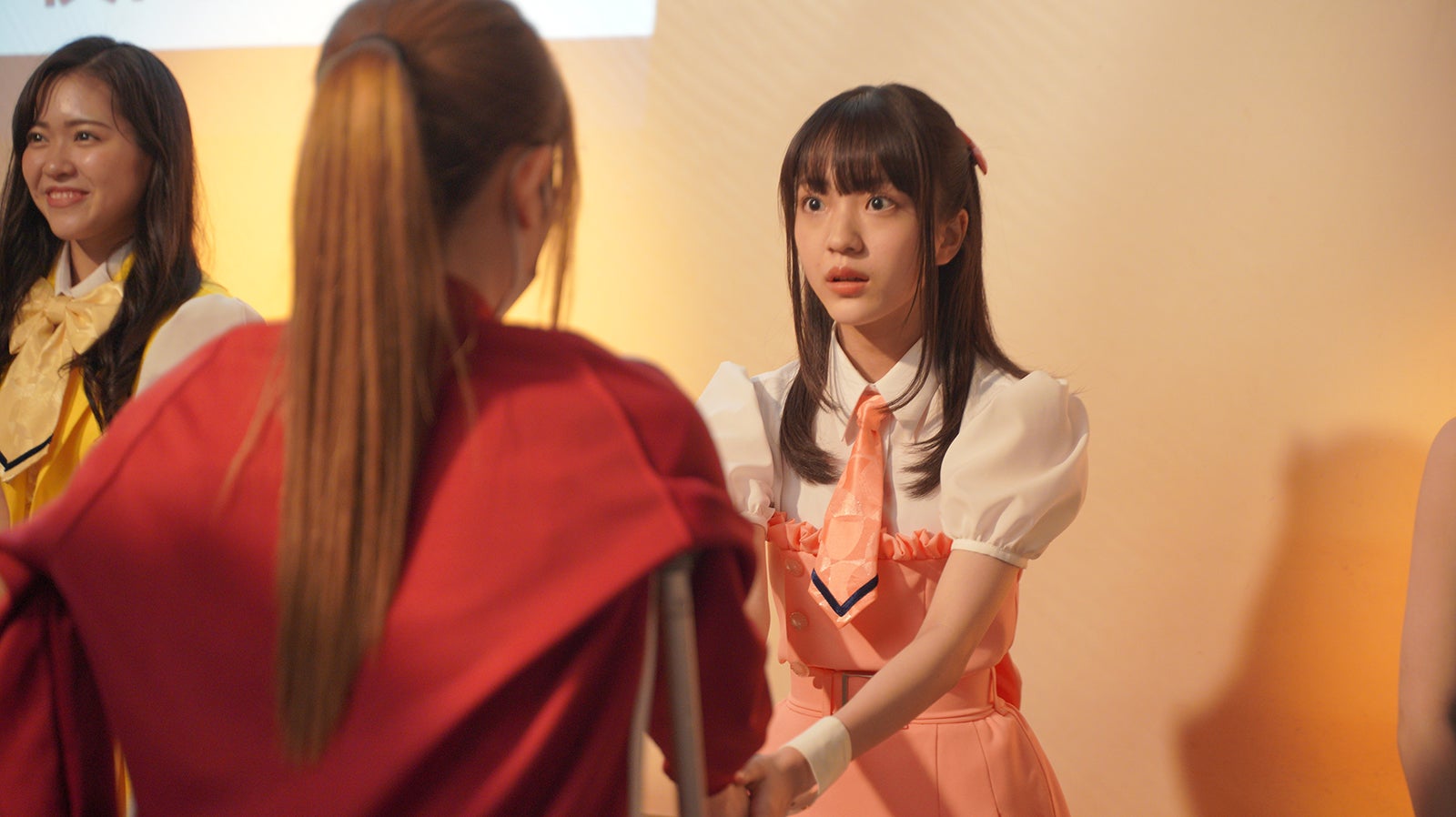 松村沙友理、伊礼姫奈／「推しが武道館いってくれたら死ぬ」第5話より （C）A／T，O・A