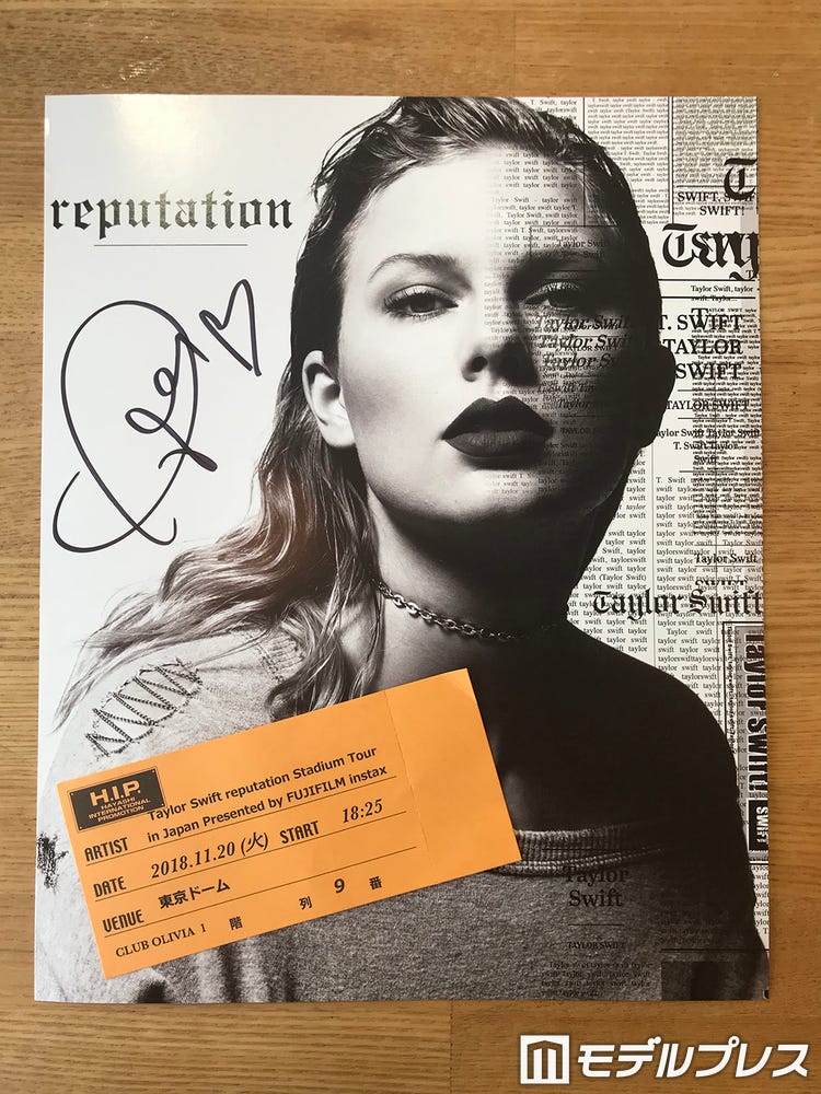 テイラー スウィフト Taylor 硬 Swift 直筆サイン入り写真 証明書
