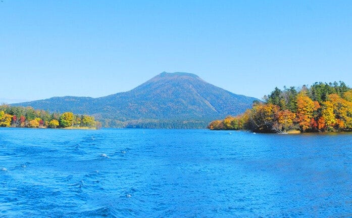 紅葉の阿寒湖