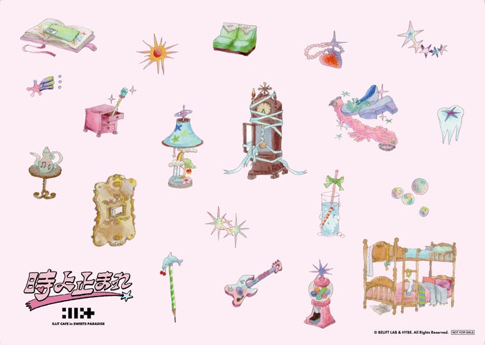 「ILLIT CAFE in SWEETS PARADISE」特典ランチョンマット(C)BELIFT LAB & HYBE. All Rights Reserved.